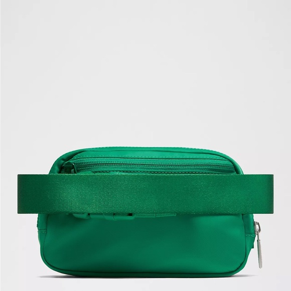 Lululemon Everywhere Belt Bag 1L- Raceway Green - Picture 2 of 4